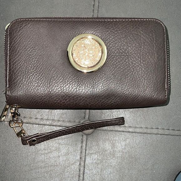 Wallet    - Picture 1 of 8